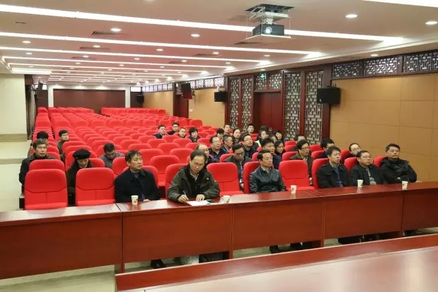 江蘇省中醫藥學會百余位專家老師參觀訪問李良濟(圖4) 江蘇省中醫藥學會百余位專家老師參觀訪問李良濟(圖4)